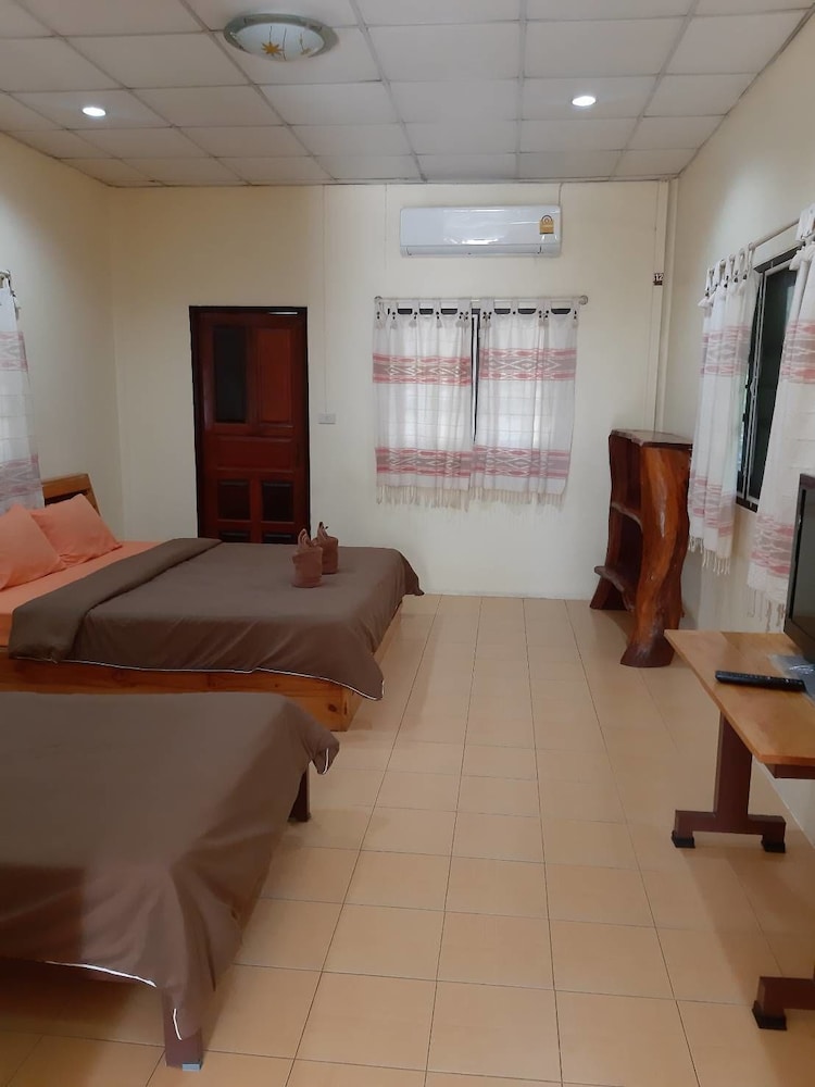 Standard Twin Room - Photo 3