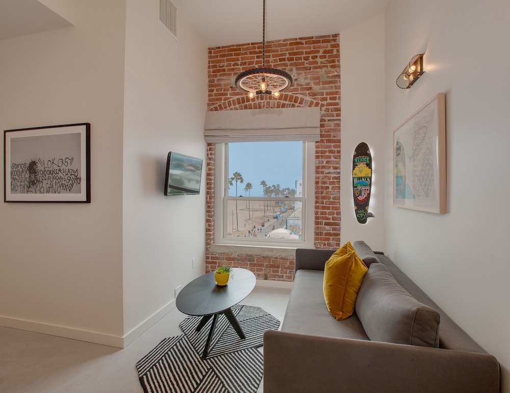 Suite, 1 Bedroom, Oceanfront thumbnail 6