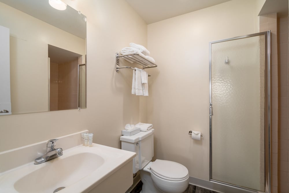 Deluxe Room, 2 Queen Beds photo 3
