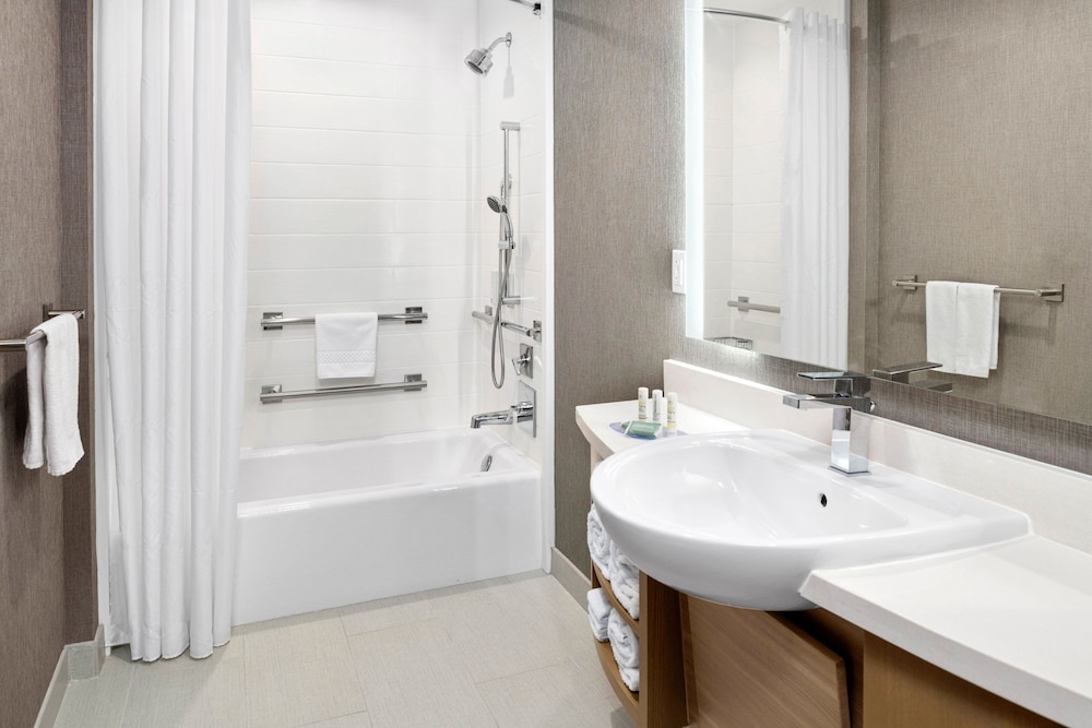 Suite, 2 Queen Beds - Photo 7