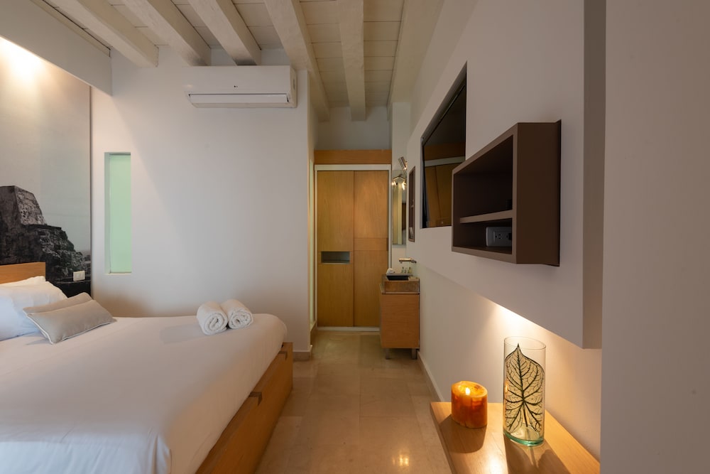 Superior Room, 1 Queen Bed photo 1