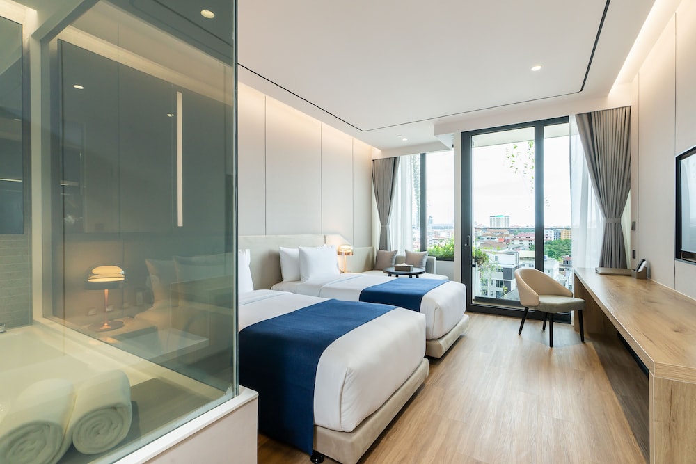 Deluxe Double or Twin Room - Photo 6