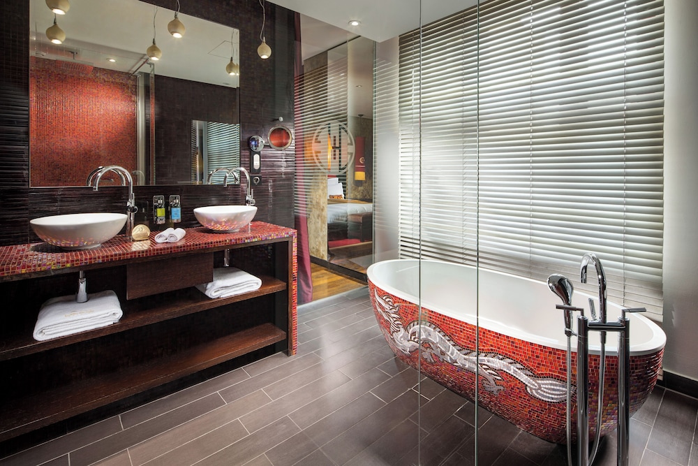Premier Room thumbnail 6
