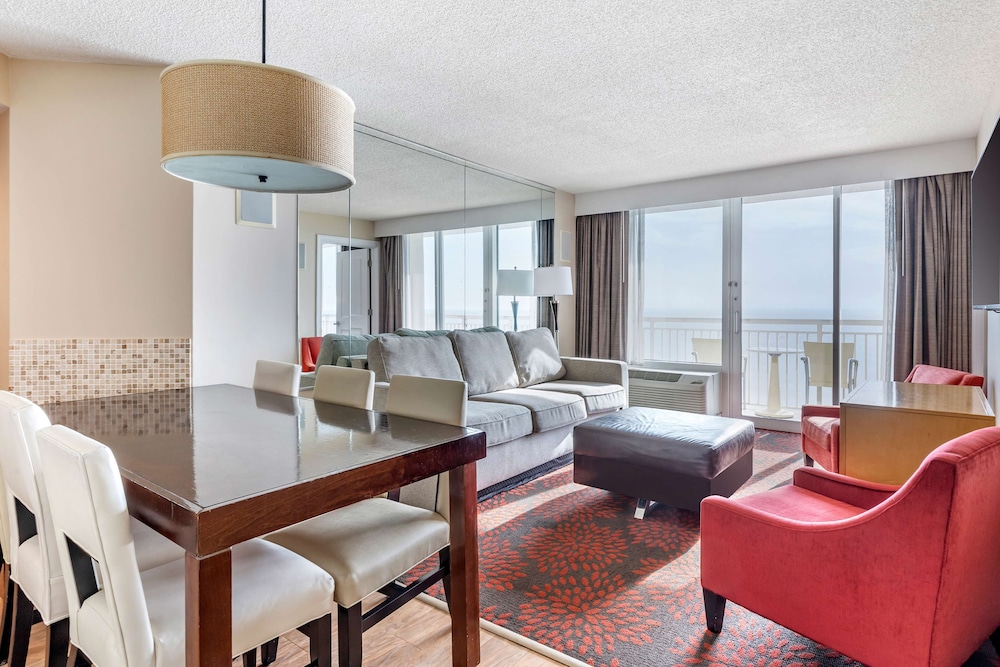 Suite, 1 Bedroom - Photo 13