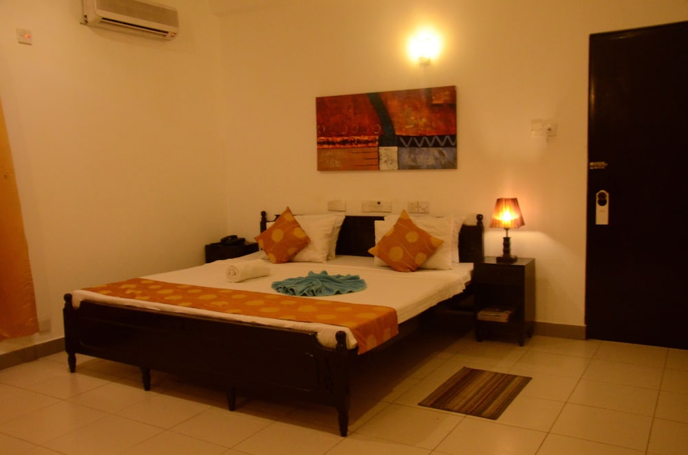 Double Room (Non Ac) photo 2