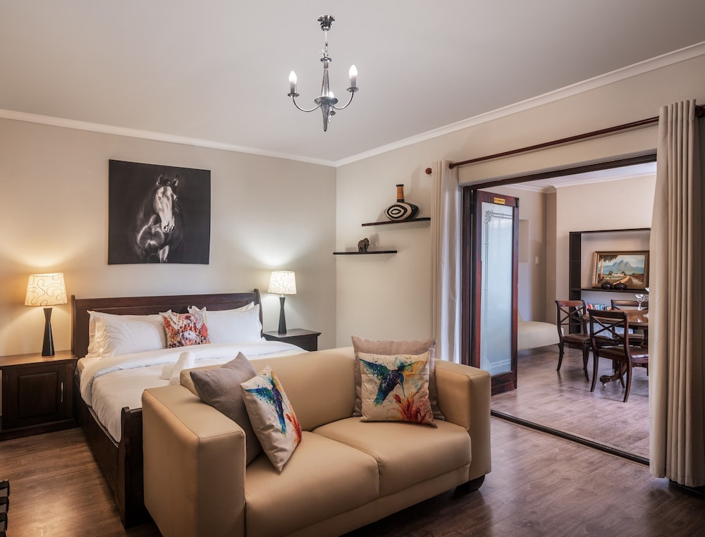 Executive Suite - Photo 3
