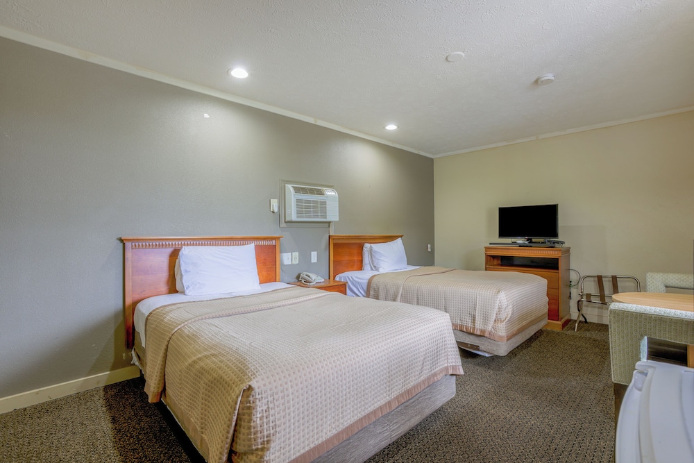 Deluxe Room, 2 Double Beds, Smoking photo 1