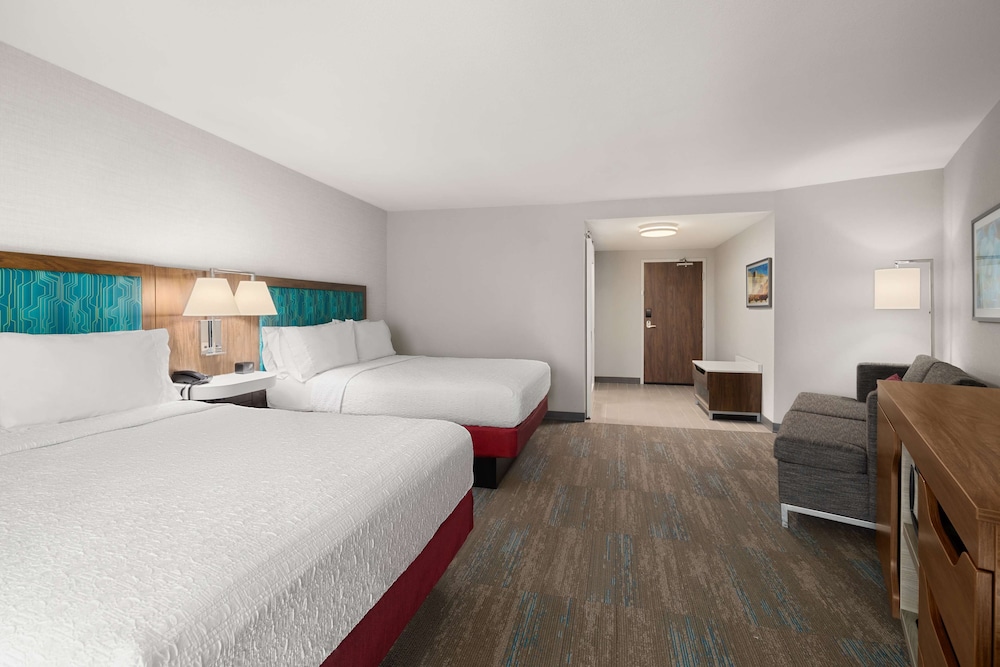 Room, 2 Queen Beds, Accessible, Bathtub (Mobility & Hearing) - Photo 5
