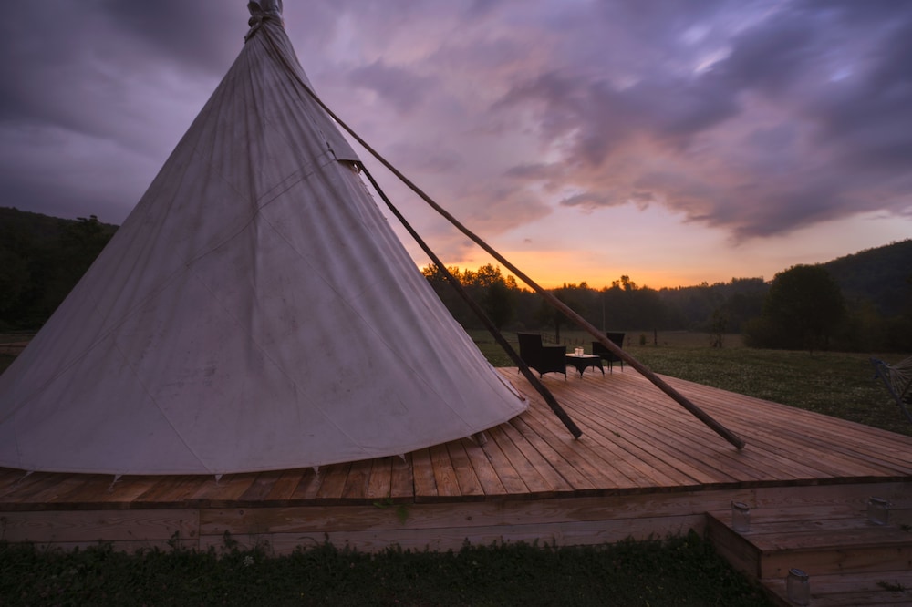 Luxury Tent, 1 King Bed, Pool Access, Mountain View (Lakota 2) photo 2