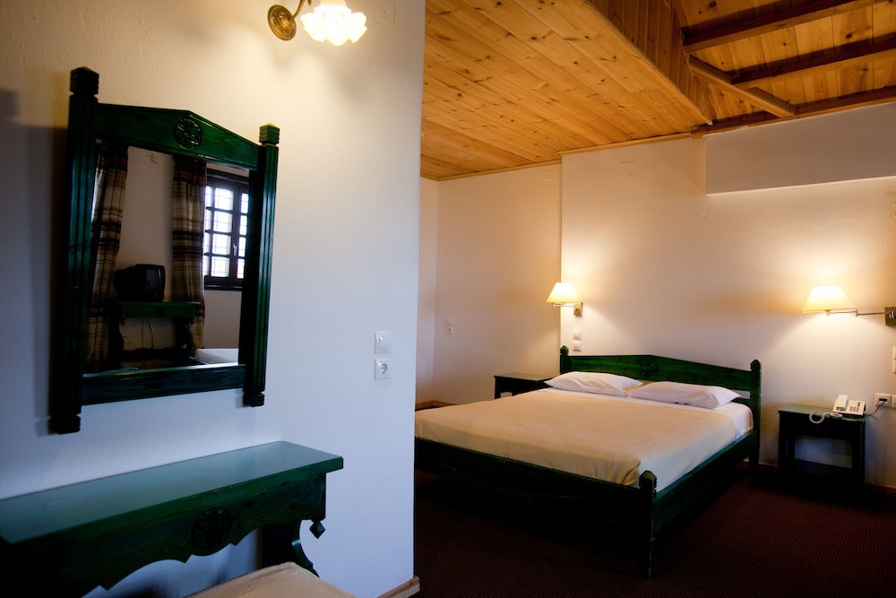 Habitación Triple Básica, 1 Dormitorio (Sin balcón)
