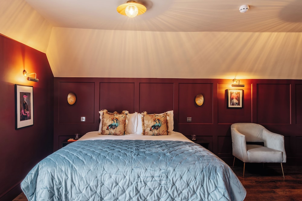 Family Room, 1 King Bed with Sofa bed, Air conditioning photo 3