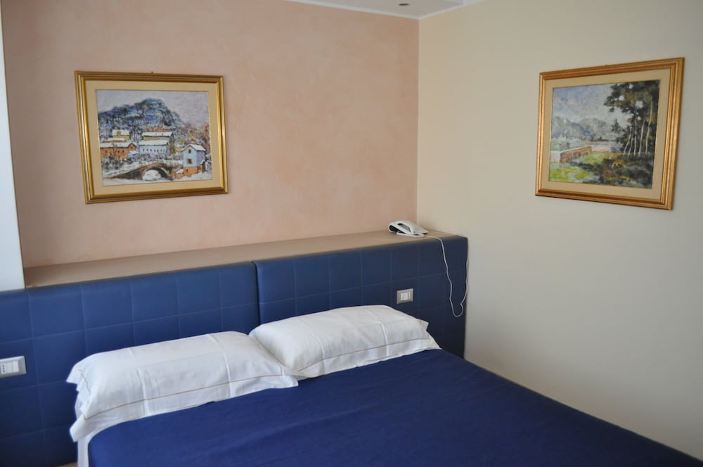 Double Room - Photo 2