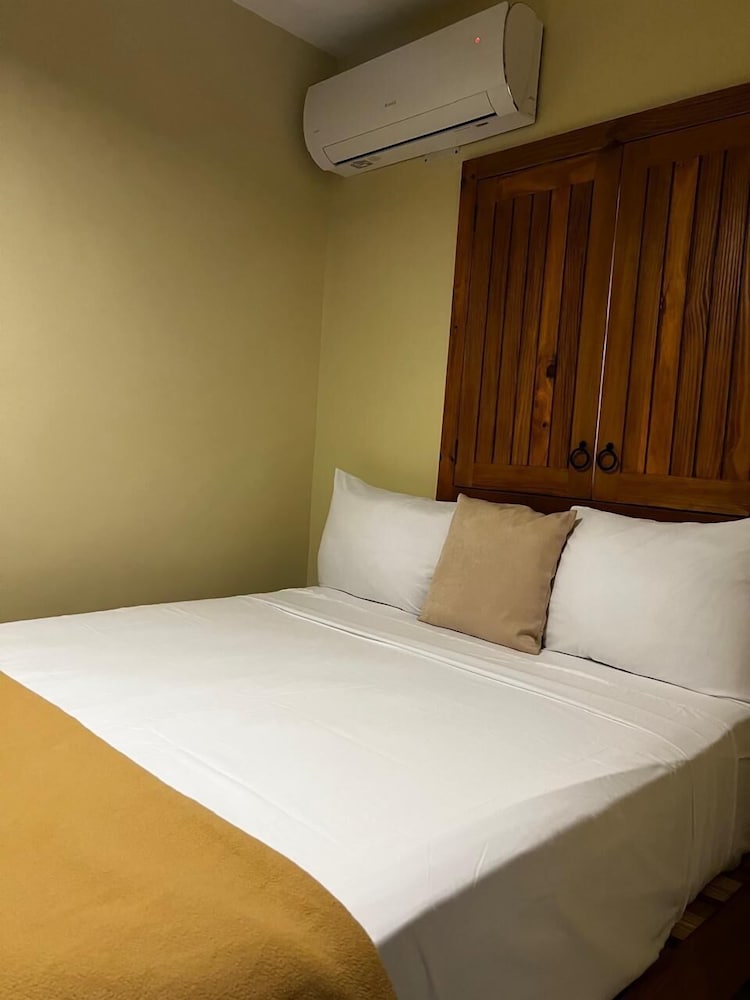 Room, 1 Queen Bed, Non Smoking, Garden View