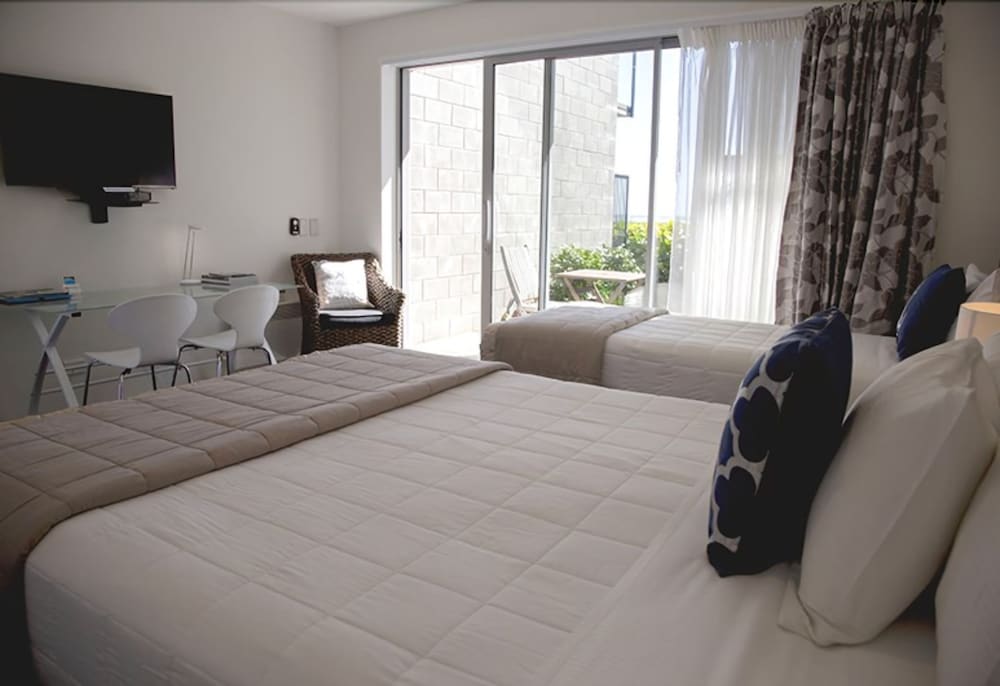Deluxe Twin Room, Accessible, Partial Sea View photo 1
