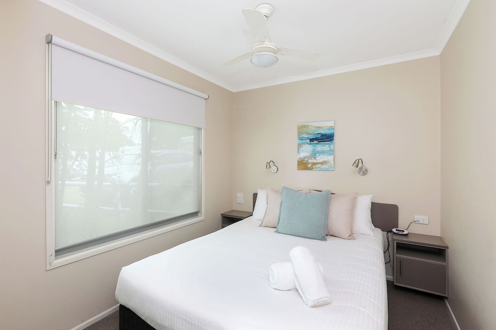 Deluxe Cabin - Sleeps 5 - Dog Friendly photo 2