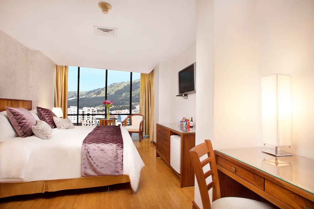 Standard Double Room, 1 King Bed photo 3