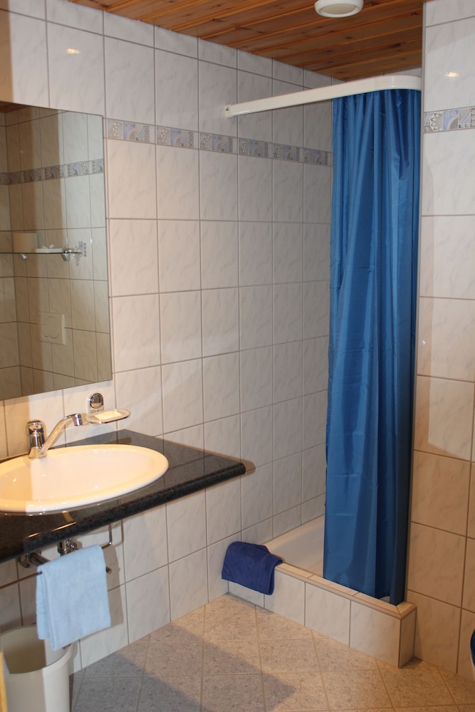 Basic Double Room photo 2