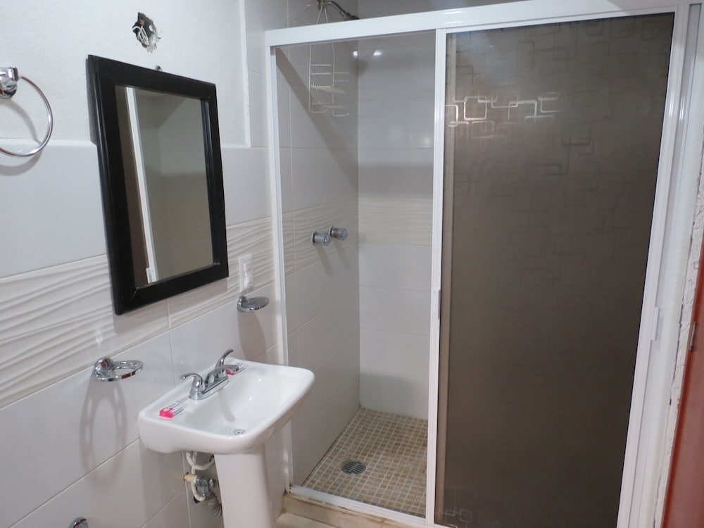 Standard Quadruple Room - Photo 17