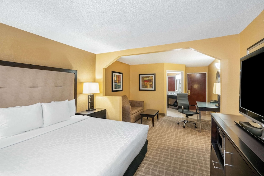 Deluxe Room, 1 King Bed, Non Smoking (Deluxe Executive Room) - Photo 5
