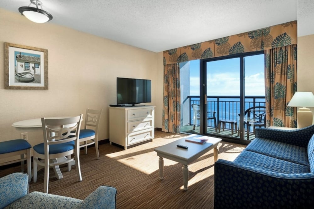 Paradise Oceanfront Standard One Bedroom Queen Suite - Photo 3