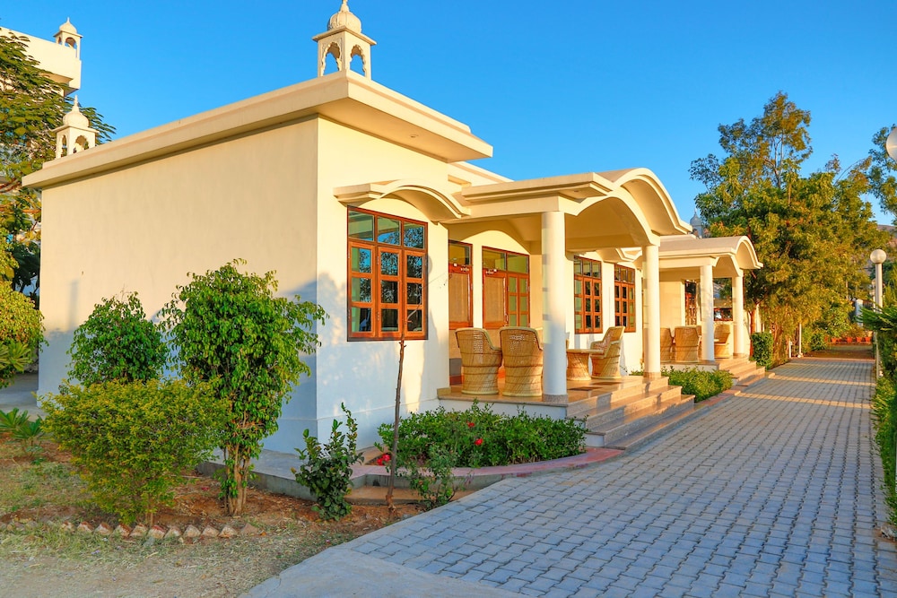 Luxury Room, 2 Twin Beds, Pool View, Garden Area photo 3