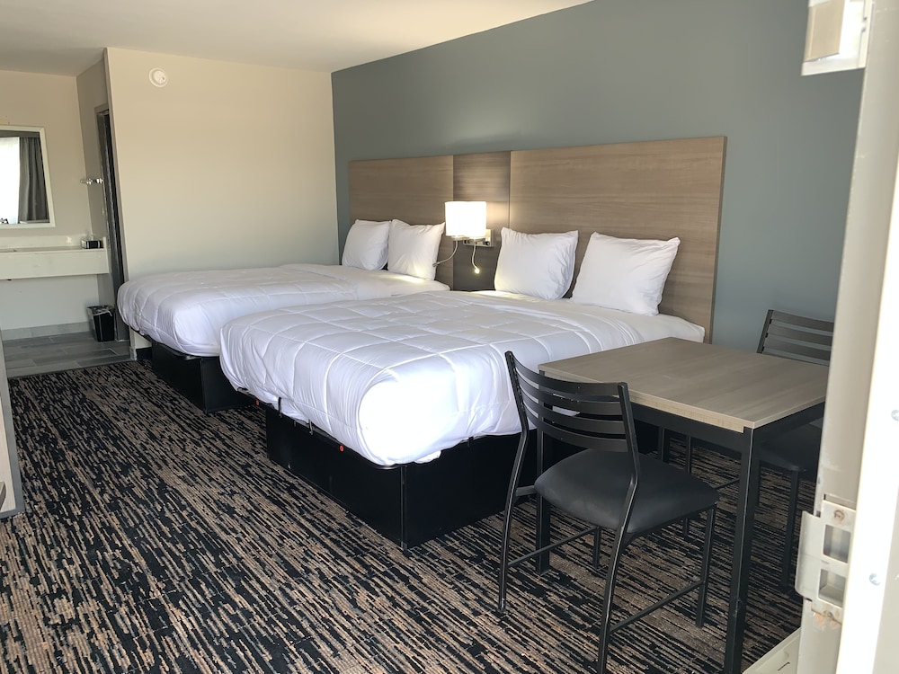 Room, 1 King Bed, Accessible, Non Smoking (Mobility, Tub w/ Grab Bars) - Photo 1