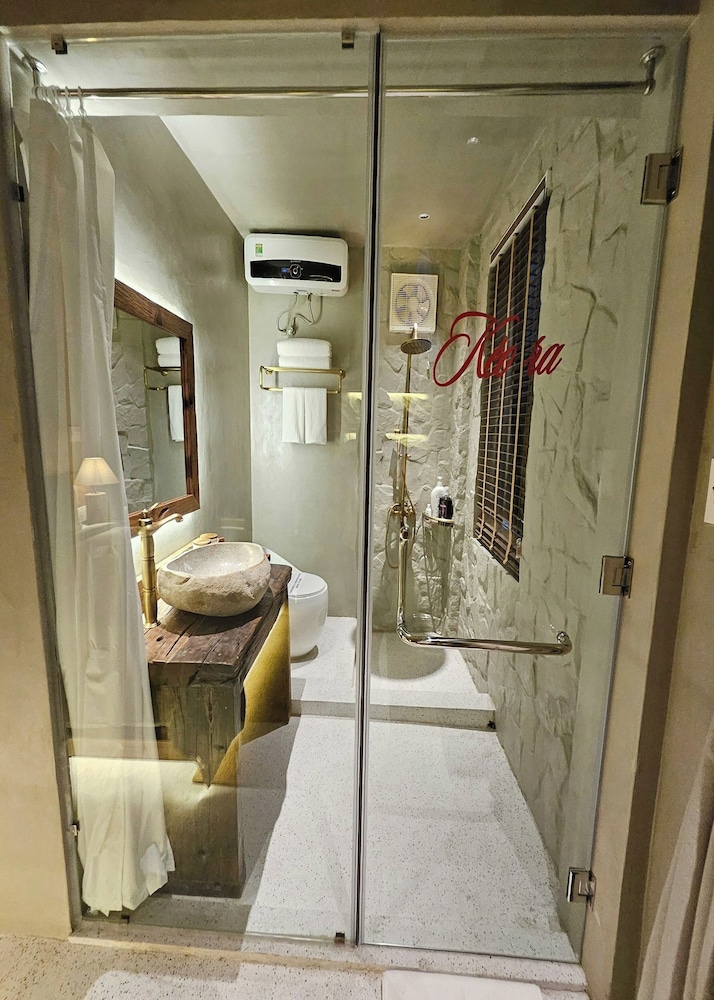 Deluxe Queen Room - Photo 26