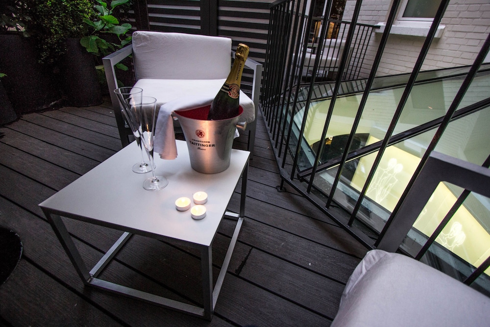 Superior Room, Terrace thumbnail 5
