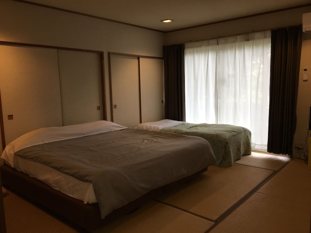 Twin Room - Photo 16