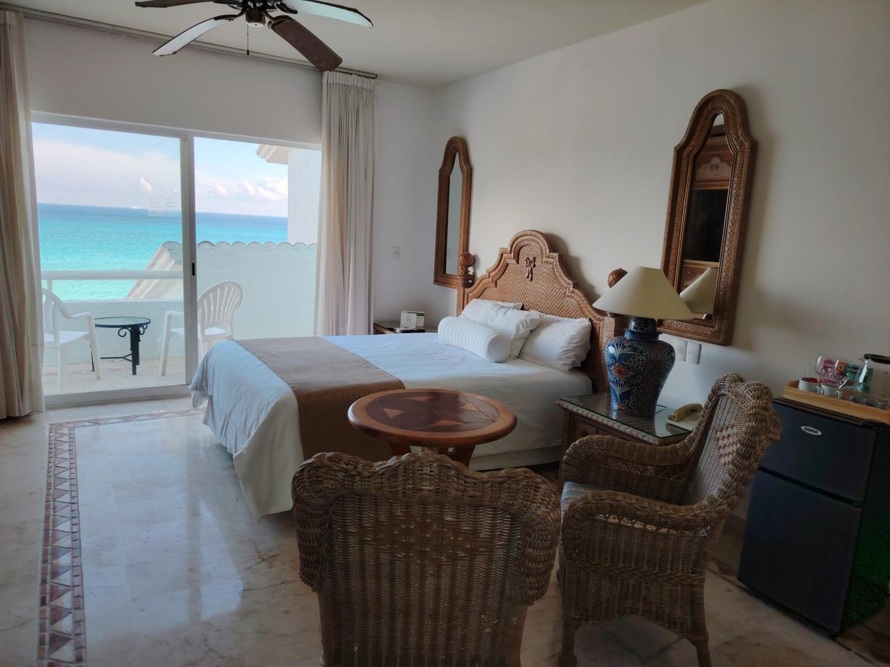Deluxe Double Room with Balcony and Sea View