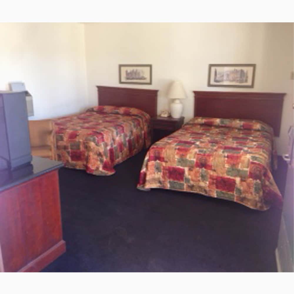 Standard Room, 1 Queen Bed photo 2