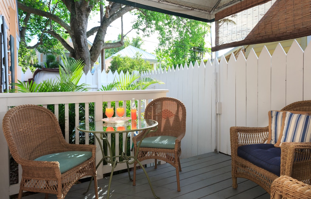 12 Pineapple Hideaway - Adults Only photo 3