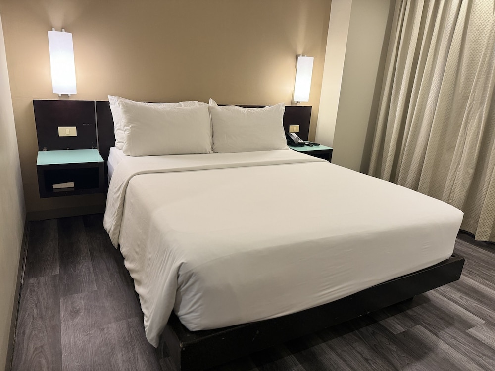 Standard Queen Room - Photo 12
