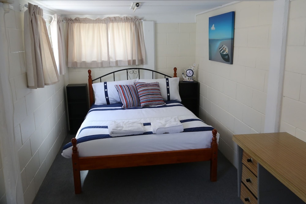 Sailor's Rest: 3-Bedroom House and 1 Rumpus Room (including 1 tri-bunk) photo 3