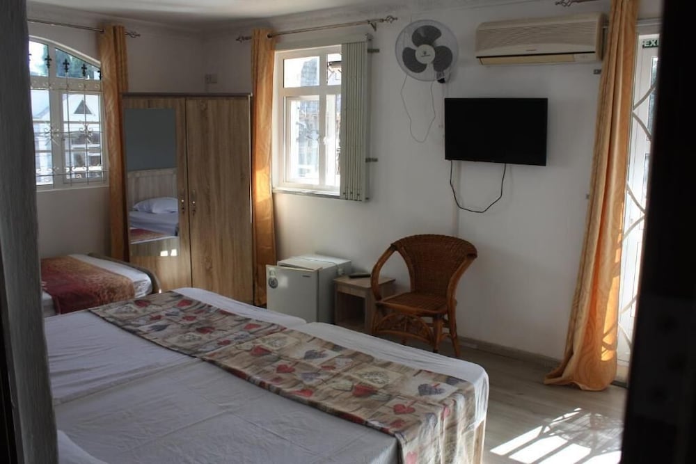 Family Room, Multiple Beds