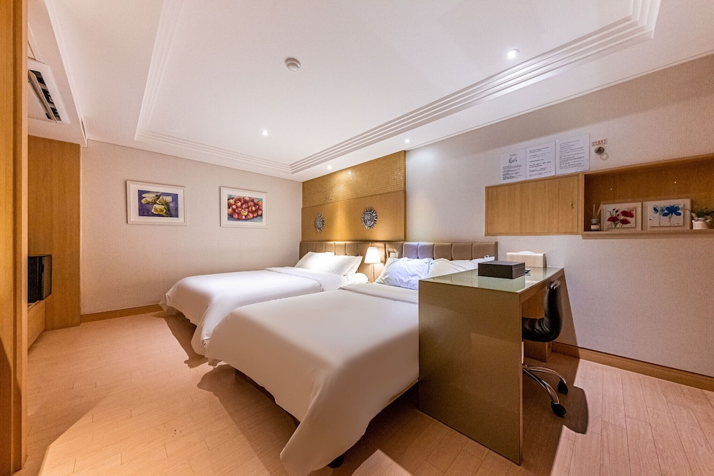 Superior Quadruple Room (Breakfast included) photo 2