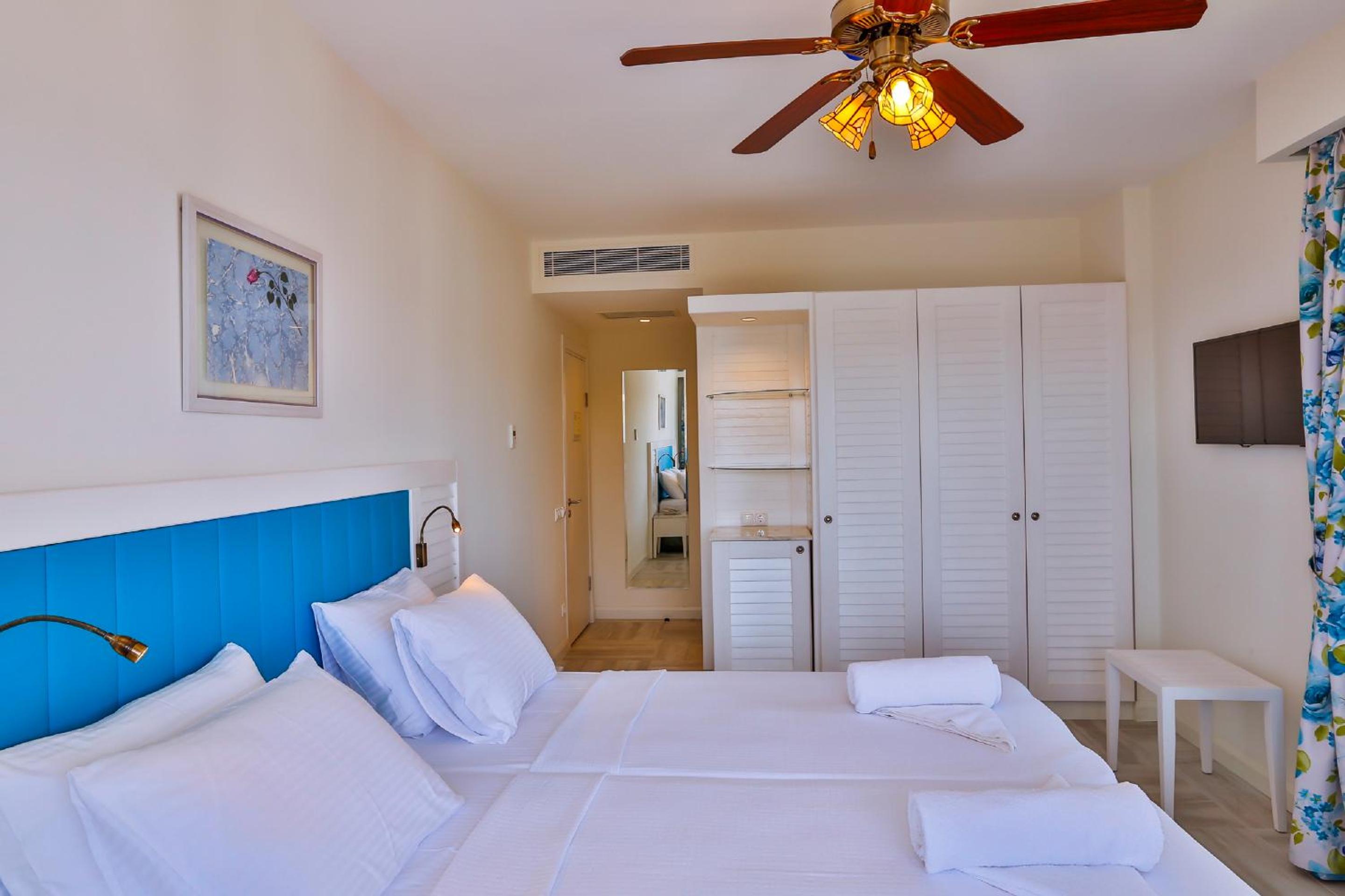 Double Room With Balcony And Sea View