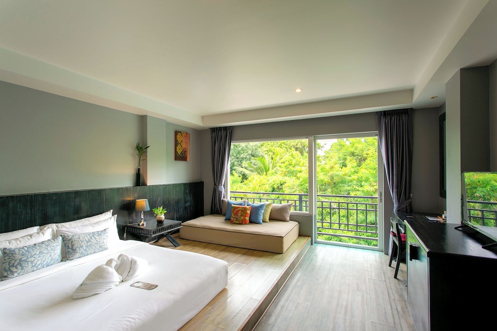 City Room - Photo 13