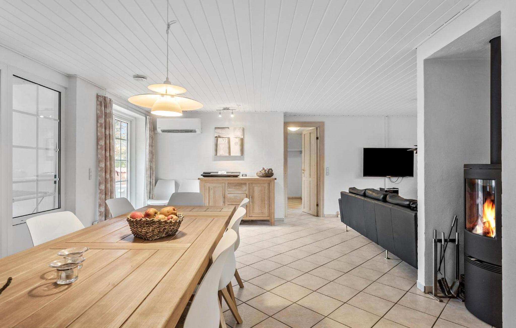 Six-Bedroom Holiday Home photo 1