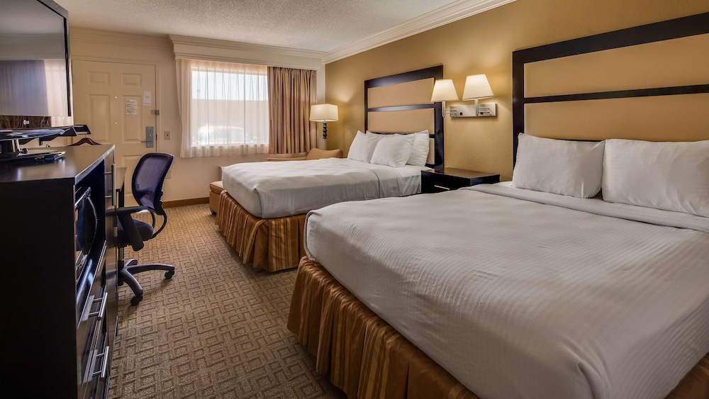 Standard Room, 2 Queen Beds, Non Smoking, Refrigerator & Microwave (Pet Friendly) - Photo 5