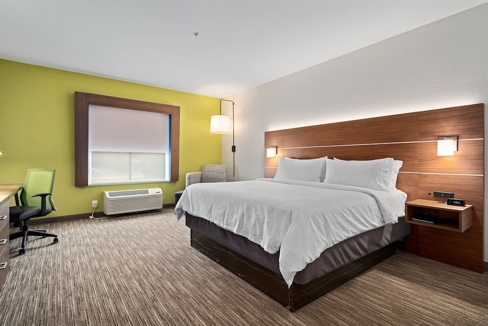 Standard Room, 1 King Bed, Accessible (Communications, Accessible Tub) - Photo 3