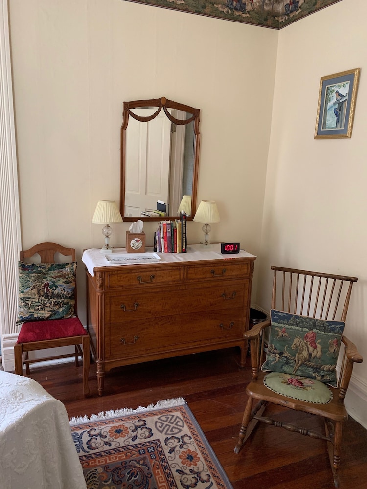 3-Atkinson Park Room photo 2