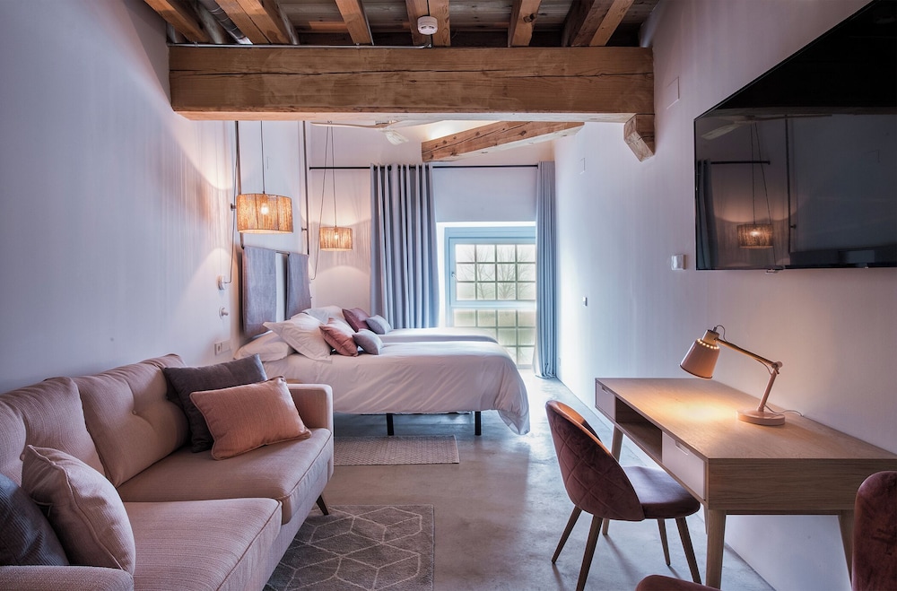 Superior Double Room: 201