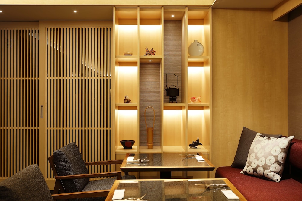 Executive Suite King with Extra Bed, Non Smoking (Breakfast & Club Lounge Access Included)