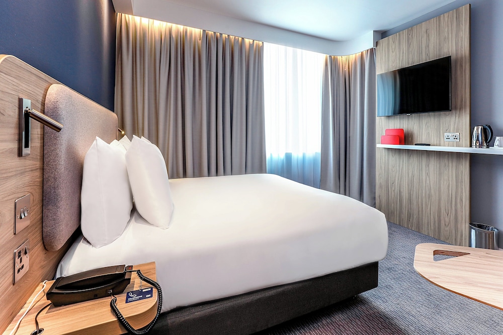 Standard Room (Queen/Twin depends on availability)