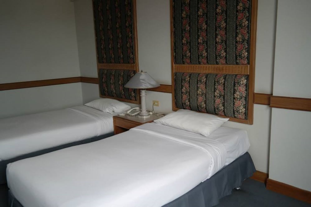 Deluxe Twin Room photo 2