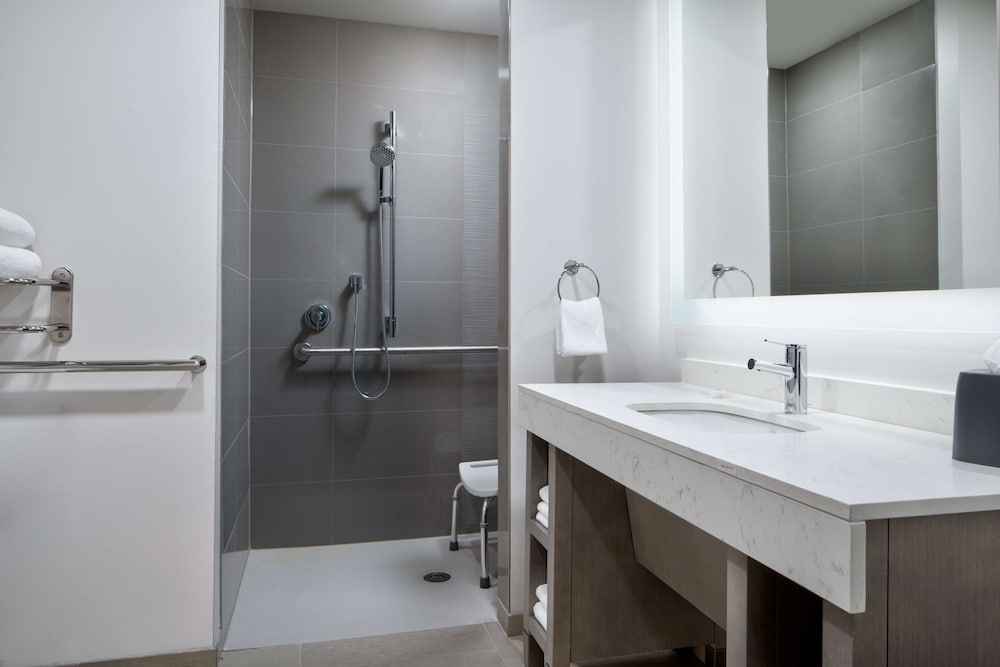 Studio, 1 King Bed with Sofa bed, Accessible, Kitchen (with Shower) - Photo 4