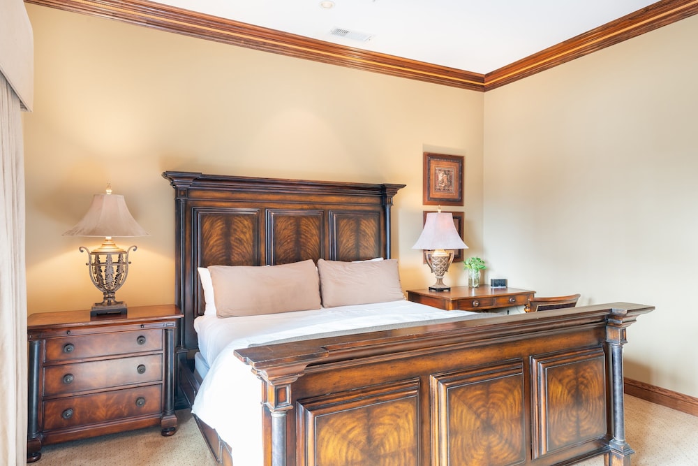 FETZER SUITE Room 201 photo 2