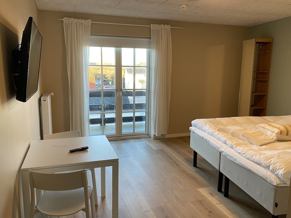 Premium Double Room thumbnail 5