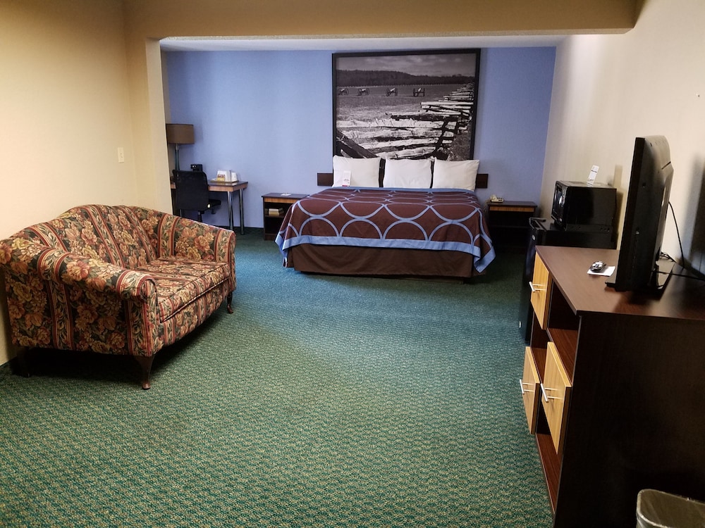 Deluxe Studio Suite, 1 King Bed, Non Smoking - Photo 4